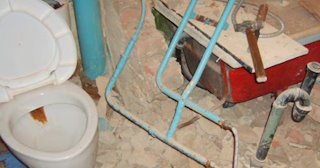 Профессиональный демонтаж перегородки ванной и туалета в Наро-Фоминске - от 562 рублей